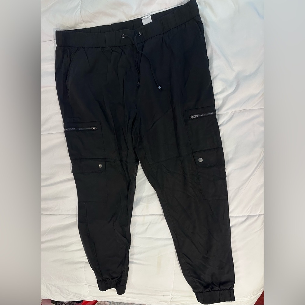 Banana Republic black zipper cuffed ankle Cargo Pants
